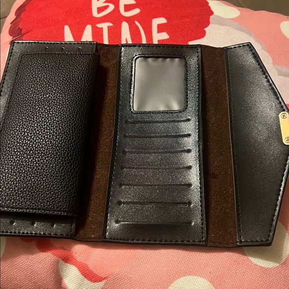 Luxury Black Wallet - Picture 2 of 4